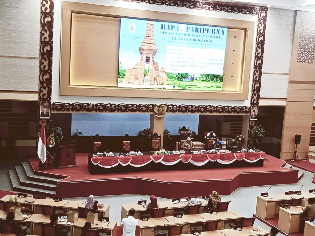 Paripurna DPRD Kabupaten Mojokerto Jawaban Bupati Terhadap Raperda APBD TA 2023