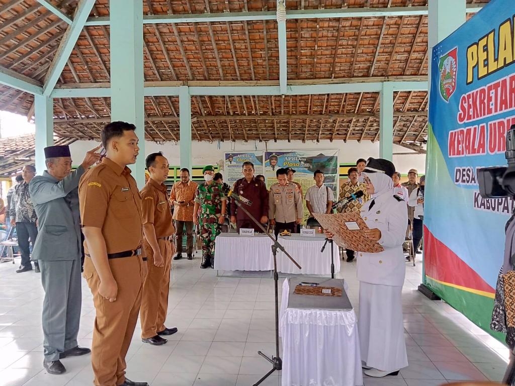 Kades Ploso Resmi Lantik Dua Perangkat Desa Terpilih