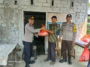 Peduli Sesama, Polsek Palolo Bagi-Bagi Sembako