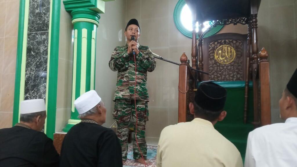 Danramil Kemlagi Kodim Mojokerto Jadi Khatib Shalat Jum’at