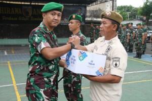 Jelang Hari Raya, Kodim 0815/Mojokerto Serahkan Bingkisan Lebaran