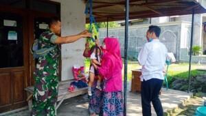 Babinsa Koramil Gondang Aktif Dampingi Posyandu