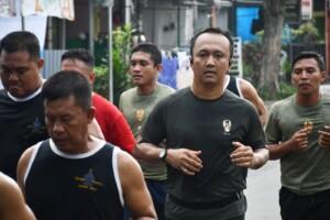 Bina Kebugaran, Dandim 0815/Mojokerto Bareng Anggota Telusuri Jalan Kota Mojokerto