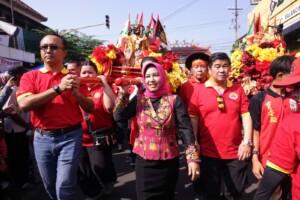 Ribuan Peserta Kirab dan Ritual Budaya Meriahkan HUT 2 Abad Kelenteng Hok Sian Kiong