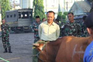 Berkah Hari Raya Idul Adha 1444 H, Kodim 0815/Mojokerto Bagikan Daging Kurban