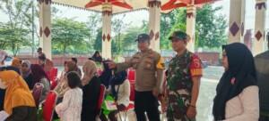 Babinsa Pos Mojonyar Pantau Penyaluran Bansos CPP Pengentasan Stunting