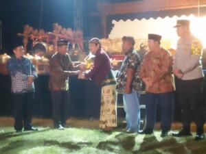 Kemeriahan Pagelaran Wayang Kulit Sedekah Desa Purisemanding Dihadiri Ketua AKD Kabupaten Jombang.