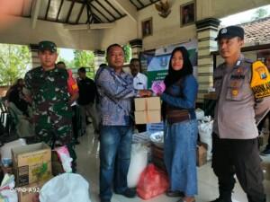 Babinsa Koramil 0815/06 Kemlagi Dampingi Penyerahan Bantuan Jatim Puspa 2023