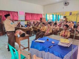 Jelang HUT Ke-62 Gerakan Pramuka, Danramil 0815/12 Ngoro Bekali Pelajar Kecakapan Kepanduan