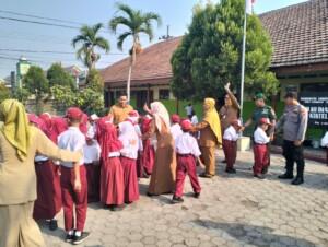 Forkopimcam Puri Sambangi SDN Kintelan 1, Ini Pesan Danramil