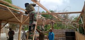 Koramil Pacet Bareng Warga Karya Bakti Perbaiki TPQ Al- Azharurrohmah