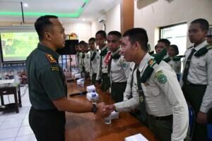Kunjungi Kodim 0815/Mojokerto, Siswa SMA Negeri 5 Taruna Brawijaya Dikenalkan Tugas Pokok TNI