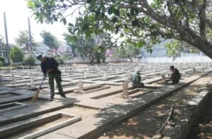 Jelang HUT Ke-78 TNI, Kodim 0815 Bareng Subkogartap Bersihkan TMP