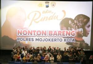 Angkat Kisah Inspiratif, Polresta Mojokerto Nobar Film Aku Rindu
