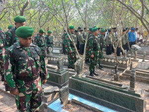 Tak Lupa Jasa Pahlawan, Kodim Mojokerto Bareng Pemkot Ziarahi Makam Syuhada Kemerdekaan