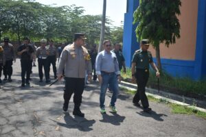 Jelang Pemilu, Dandim 0815/Mojokerto Bareng Kapolres Cek Kesiapan Gudang Logistik KPUD Kabupaten Mojokerto.