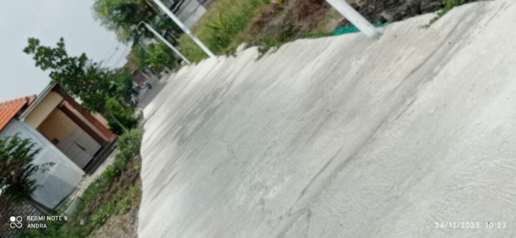 Miris, Proyek Jalan Lingkungan Dusun Wudi, Desa Sukoanyar Retak dan Kurang Bermutu