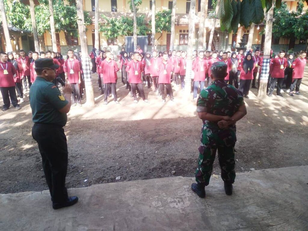 LDKPD SMKN Dlanggu, Koramil Dlanggu Bekali Siswa Materi Wasbang & PBB