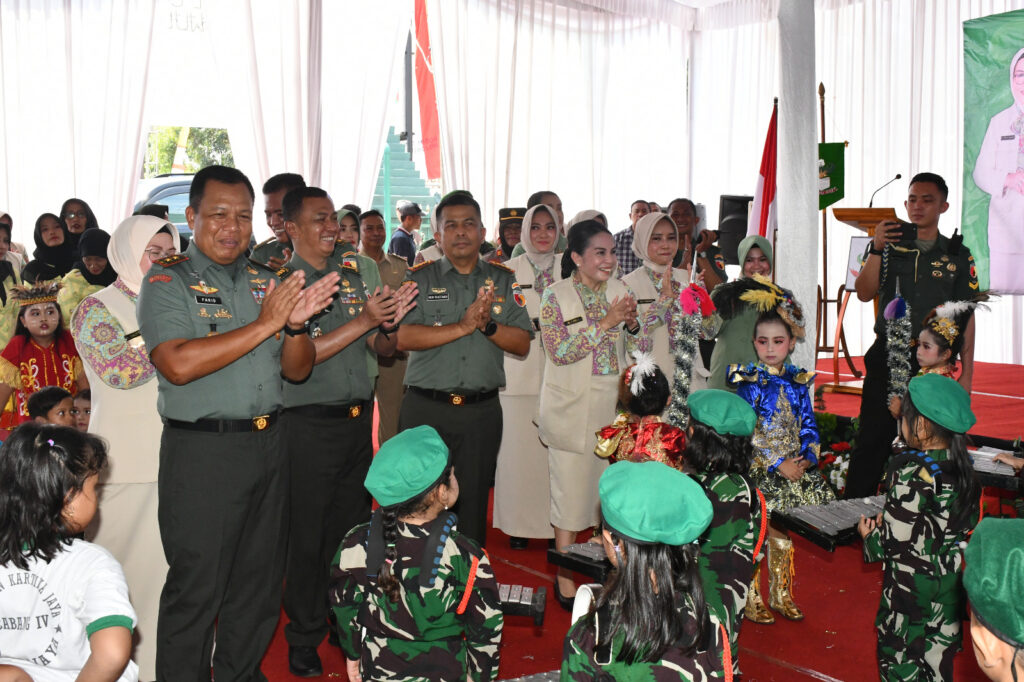 Kunjungan Istimewa Ketua Yayasan Kartika Jaya Cabang IV Brawijaya Di TK Kartika IV-61 Trowulan