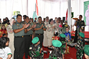 Kunjungan Istimewa Ketua Yayasan Kartika Jaya Cabang IV Brawijaya Di TK Kartika IV-61 Trowulan