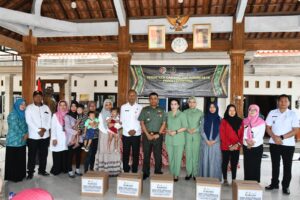 Fokus Penanganan Stunting, Persit KCK Cabang XXX Kodim 0815 Gelar Baksos Desa Tempuran