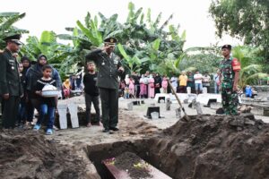 Penghormatan Terakhir, Dandim 0815/Mojokerto Pimpin Upacara Pemakaman Militer