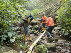 Masifkan Mitigasi Bencana Alam,Koramil 0815/Trawas Bareng Perhutani & Forkopimcam Sasar Lokasi Wisata