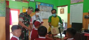 Koramil 0815/16 Pacet Kerahkan Babinsa Dampingi Nakes Sub PIN Polio