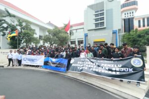 Suarakan Pemilu Bermartabat Tanpa Provokasi Ratusan Mahasiswa di Surabaya Gelar Deklarasi