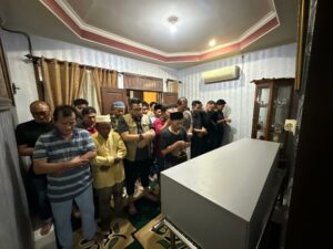 Pj Wali Kota Mojokerto Takziah ke Rumah Duka Korban Tenggelam di Sungai Pacet