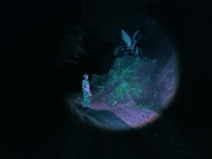 Longsor Tutup Akses Jalan, Babinsa Koramil 0815/16 Pacet Terjun Ke Lokasi