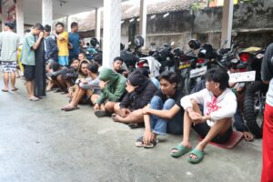 Polres Mojokerto Kota Amankan Puluhan Remaja Lakukan Perang Sarung di Bulan Ramadhan