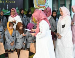 Berkah Ramadhan, Peringatan HUT Ke-78, Persit KCK Koorcab Rem 082 Beserta Cabang Jajaran Berbagi Sesama