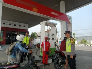 Polsek Jetis Pastikan Ketersediaan BBM Jelang Mudik Lebaran Tingkatkan Patroli ke SPBU
