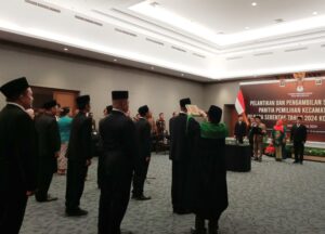 KPU Kota Mojokerto Lantik 15 Anggota PPK Pilkada Serentak 2024