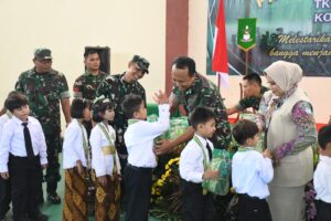 Berikan Akomodasi Siswa Inklusi, Wali Murid Terharu Saat Pisah Kenang & Gelar Seni TK Kartika Jajaran Kodim 0815/Mojokerto