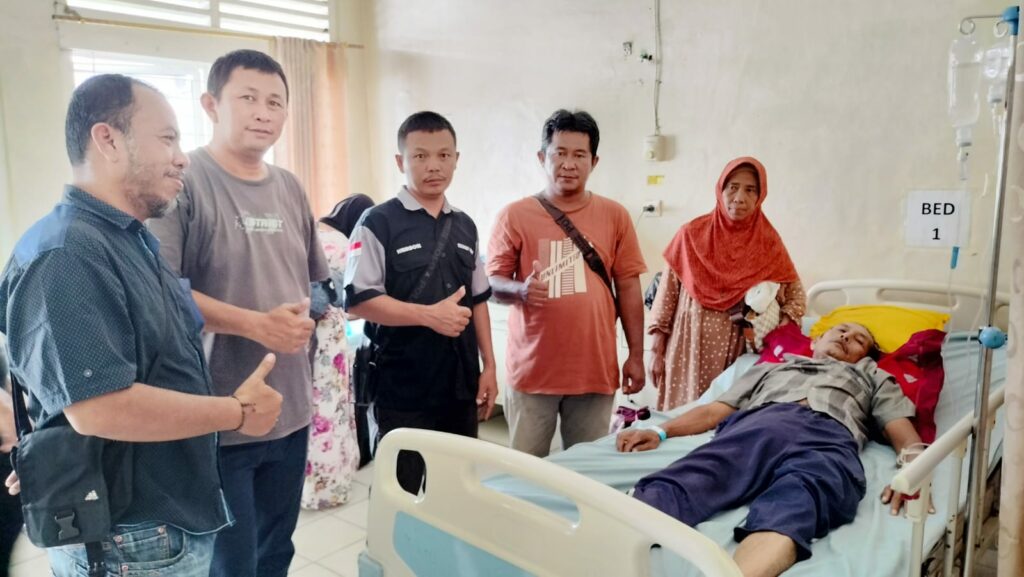 Lagi…!!Gerak Cepat Team Sosial Sahabat Teddy Evakuasi Warga Kelurahan Kemelak Ke RSUD Ibnu Sutowo OKU