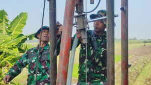 Atasi Kesulitan Air, Satgas TMMD 121 Kodim 0815/Mojokerto Bangun Sumur Bor