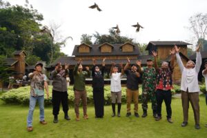 Bernuansa Alami, Kafe Rustic Market Pacet Resmi Dibuka