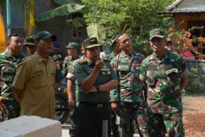 Danrem 082/CPYJ Tinjau Sasaran Fisik TMMD 121 Mojokerto