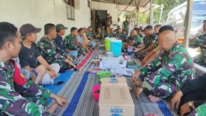 Manunggal TNI-Rakyat, Dansatgas TMMD 121 Mojokerto Bareng Warga Desa Bandung Makan Siang Bersama