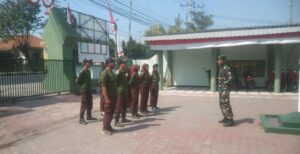 Beri Materi Krida Survival, Koramil Sooko Latih Siswa Saka Wira Kartika