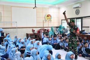 Tumbuhkan Rasa Cinta Tanah Air, SDIT Permata Kunjungi Kodim 0815/Mojokerto