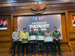 Prajurit Kodim 0815/Mojokerto Terima Hadiah Umroh Dari Pangdam V/Brawijaya
