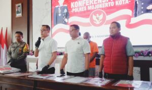 Seorang Suami Tega Jual Istri 1,5 Juta Untuk Layani Threesome