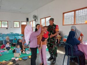 Konsistensi Babinsa Pohkecik Dampingi Posyandu Tingkatkan Pelayanan Kesehatan Masyarakat