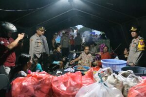 Polres Mojokerto Kota Salurkan Sembako dan Dirikan Posko Tanggap Bencana Bagi Warga Terdampak Banjir