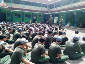 Wujudkan Generasi Muda Berkarakter: Kodim 0815 Mojokerto Bina 400 Siswa SMK Taman Siswa