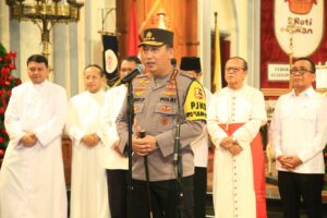 Misa Malam Natal Menkopolkam-Kapolri Sambangi Gereja Katedral Jakarta