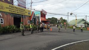Koramil Pacet Bersama Personel Pengamanan Nataru Aktif Pantau Situasi Wilayah dan Arus Lalu Lintas Kawasan Wisata